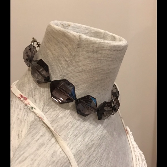 NWOT geometric grey bead resin necklace. - Picture 2 of 4